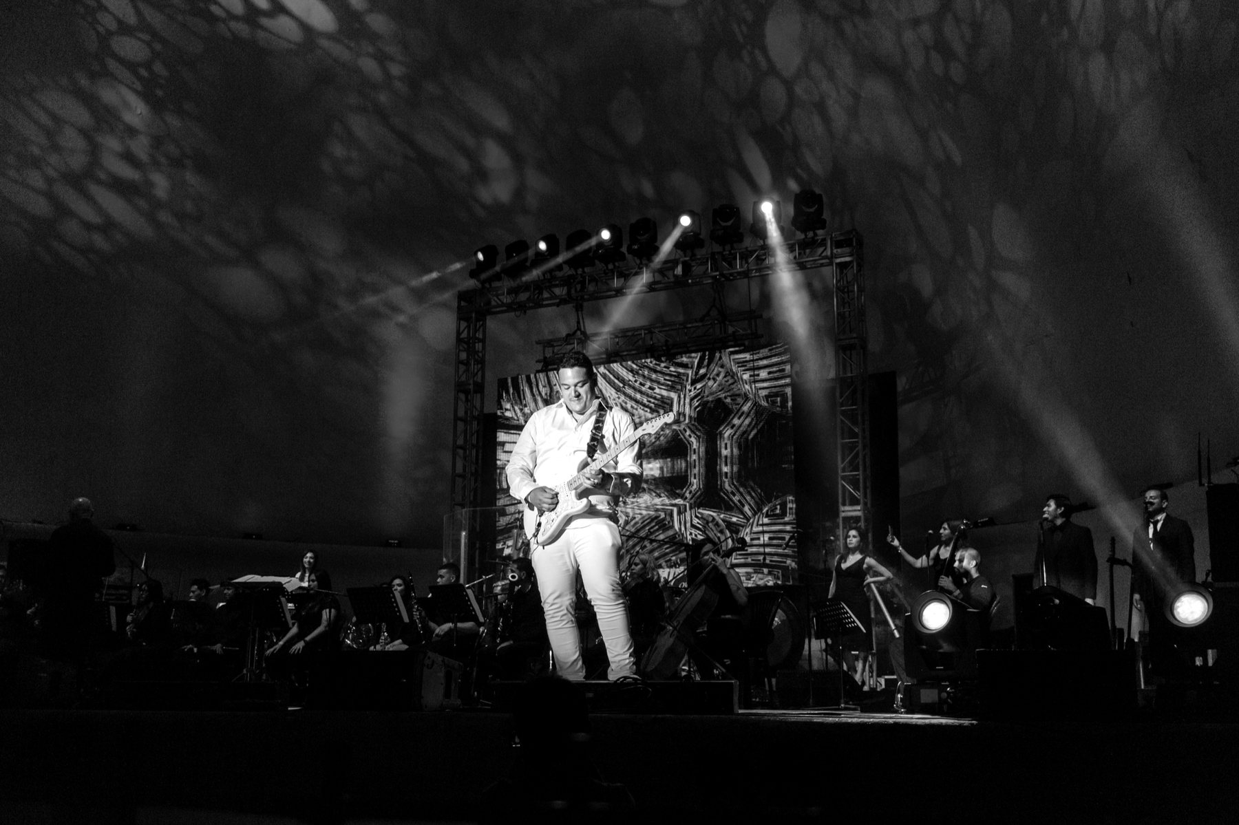 Oswaldo Gómez en directo con orquesta sinfónica